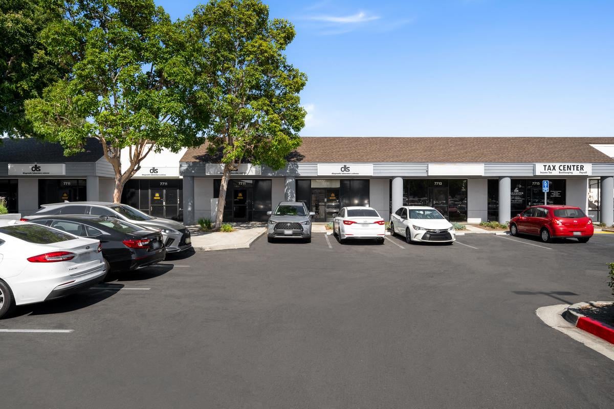 1,200 SF Retail Space in Garden Grove, CA Photo